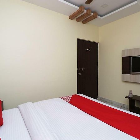 Oyo 27750 Bhagwati Residency Hotel Mirzāpur Buitenkant foto