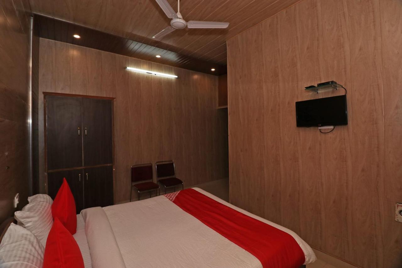Oyo 27750 Bhagwati Residency Hotel Mirzāpur Buitenkant foto