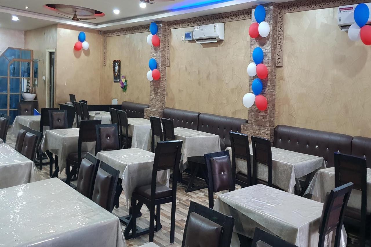 Oyo 27750 Bhagwati Residency Hotel Mirzāpur Buitenkant foto