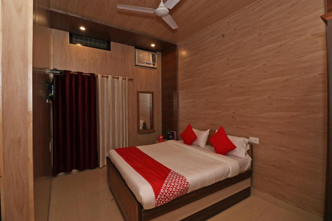 Oyo 27750 Bhagwati Residency Hotel Mirzāpur Buitenkant foto