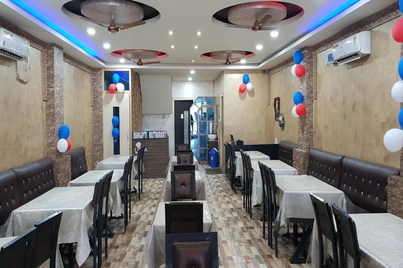 Oyo 27750 Bhagwati Residency Hotel Mirzāpur Buitenkant foto