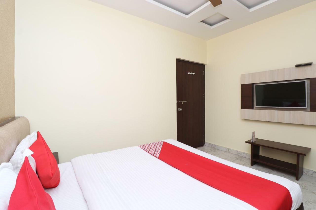 Oyo 27750 Bhagwati Residency Hotel Mirzāpur Buitenkant foto